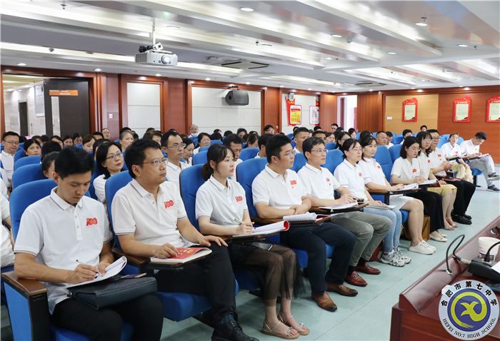 党员们.jpg 党员们.jpg
