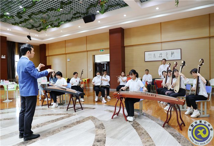 下载18新利第四届班主任节“市属高中班主任工作论坛”成功举行(图3) 下载18新利第四届班主任节“市属高中班主任工作论坛”成功举行(图3)