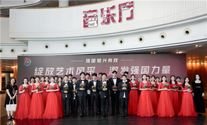 luck18平台一帆合唱团引吭高歌拉开合肥市第十五届中小学文化艺术节合唱专场展演的序幕(图1) luck18平台一帆合唱团引吭高歌拉开合肥市第十五届中小学文化艺术节合唱专场展演的序幕(图1)