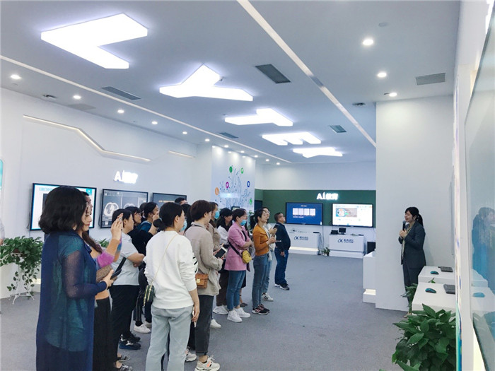 现代科技引领教育(图2)