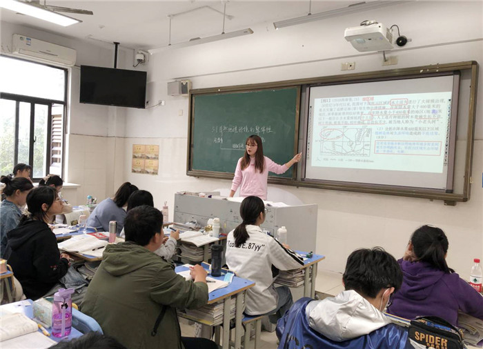 常态课堂喜迎专家莅临 教学视导引领高三教学(图4)