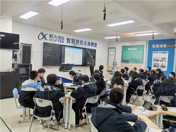 高二级部：同课异构缔结友谊、教研兴校开拓天地(图2)