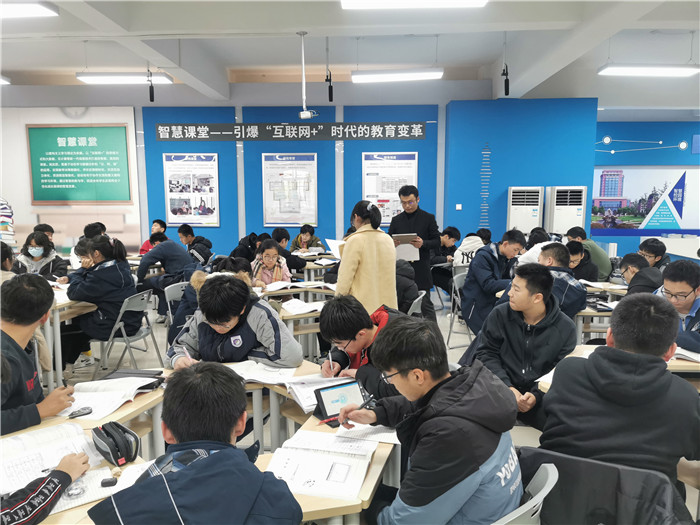 高二级部：同课异构缔结友谊、教研兴校开拓天地(图3)