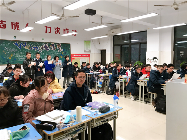 高一年级:展合唱魅力 迎校园文化艺术节(图2)