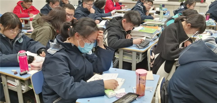 高一年级“我和我的家人”主题班会(图6)