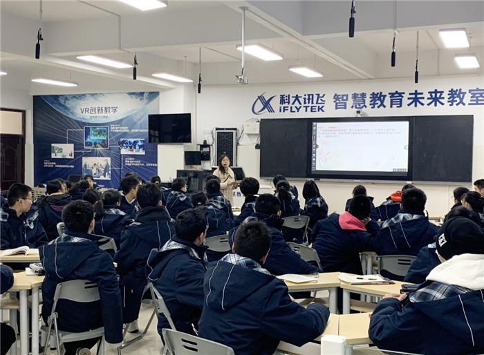 高一级部:界首市新课程新教材实施培训在luck18平台举行(图6)