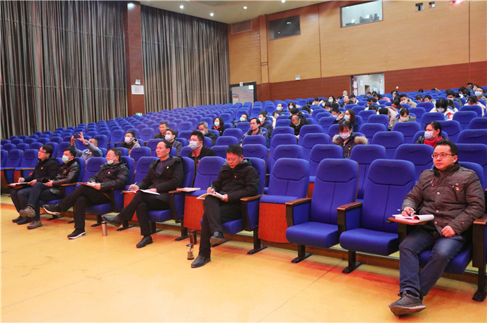 学习贯彻党的十九届五中全会精神市教育局党委宣讲团走进luck18平台(图3)
