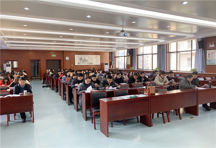 高三级部：luck18平台召开2021届高三“一模”教师分析会(图1)