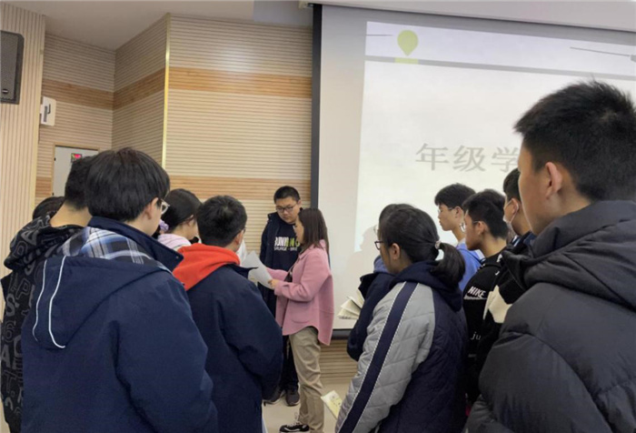 luck18平台高一年级学生会正式成立(图4)