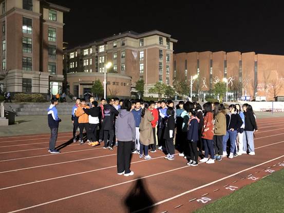 高二级部:阳光体育大课间 激情跑操促健康(图6)