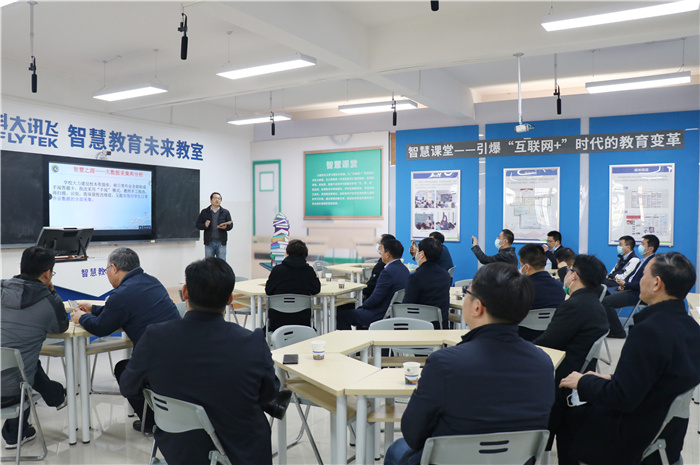 陕西省教育厅调研组深入luck18平台考察调研(图5)
