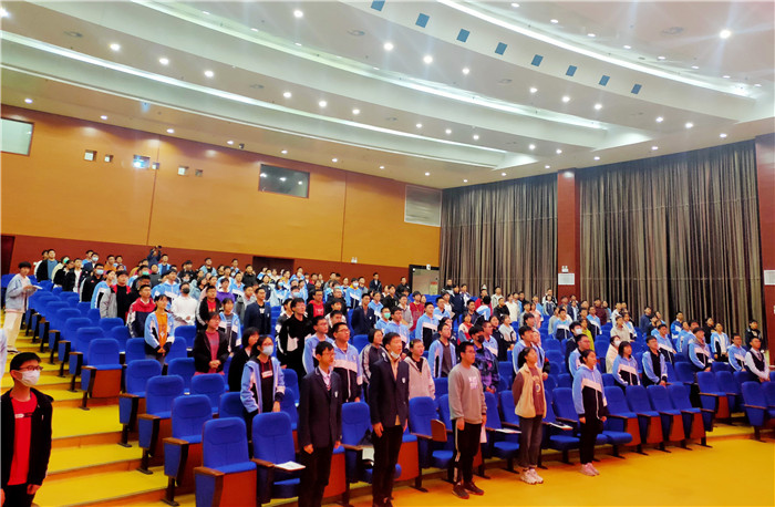 团委:颂党史 上团课 扣好人生第一粒扣子(图2)