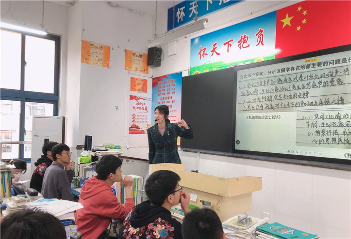 高三级部：齐心教研春风化雨，共同交流润物无声(图2)