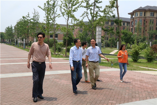 市局领导督查文明创建工作(图3) 市局领导督查文明创建工作(图3)