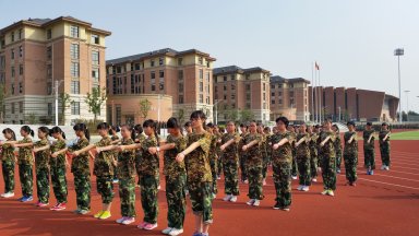 多彩的军训奏响成长的乐章(图2)