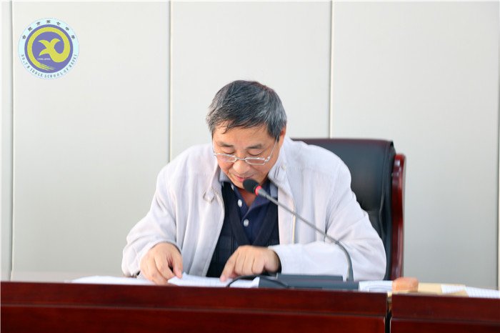 luck18平台离退休党支部组织学习十九大报告(图4)