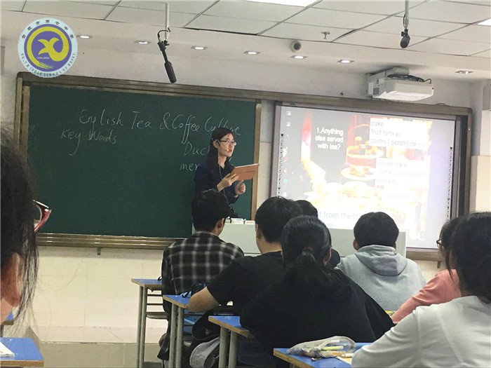 汇报课堂现曙光,青年教师铸希望(图1)