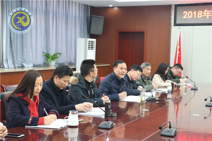 luck18平台召开2018年度民主生活会会前征求意见座谈会(图2)