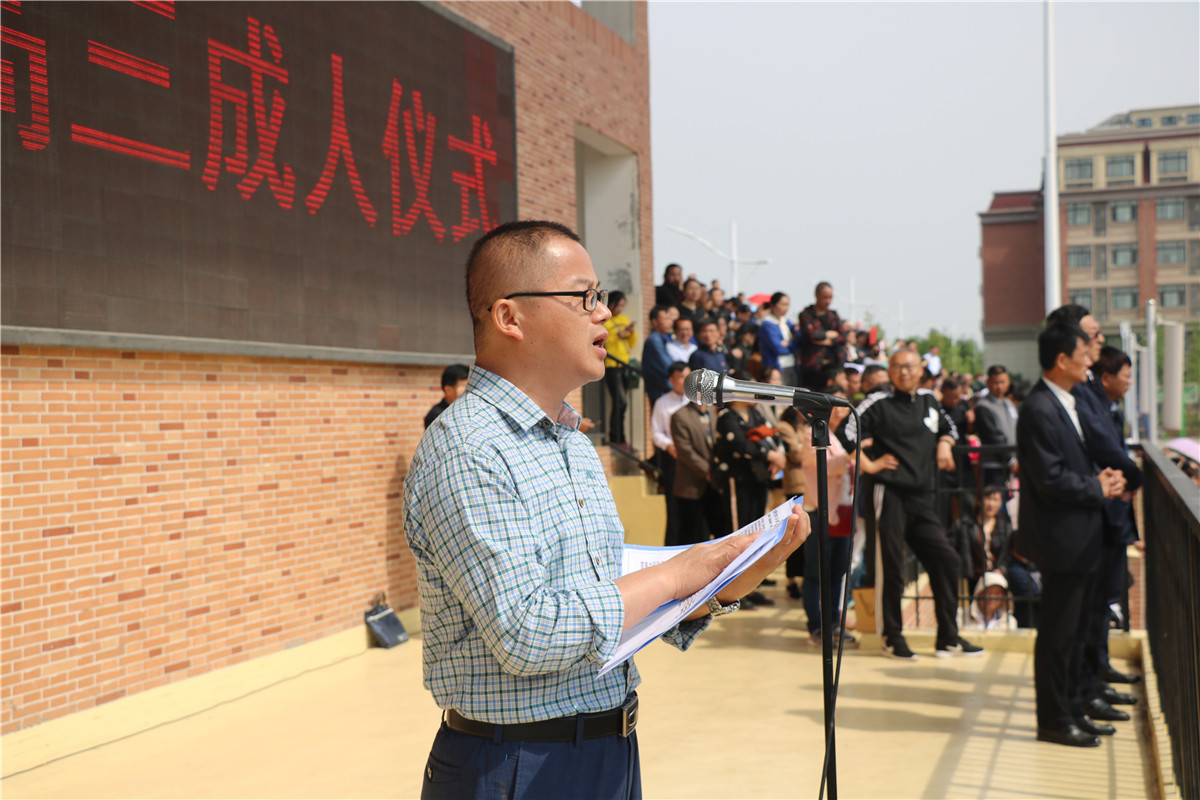 快闪唱响颂祖国 致敬青春燃激情(图8)