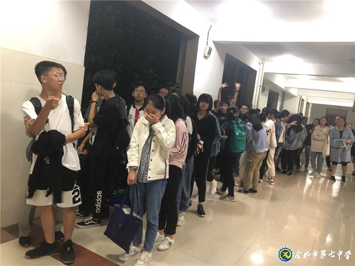 爱国励志观影行  追逐梦想不言弃(图1)