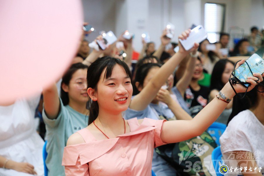 万家热线:美丽青春不散场 人生梦想正起航” 直击luck18平台2019届高三毕业典礼现场(图12)