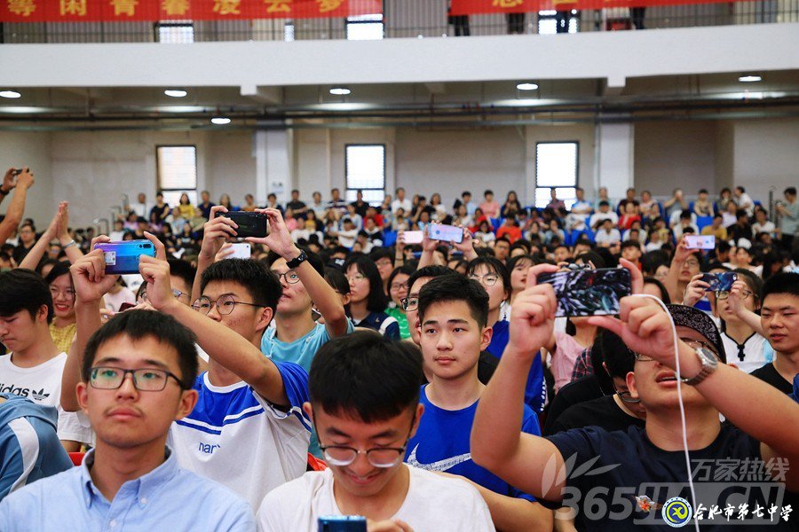 万家热线:美丽青春不散场 人生梦想正起航” 直击luck18平台2019届高三毕业典礼现场(图10)