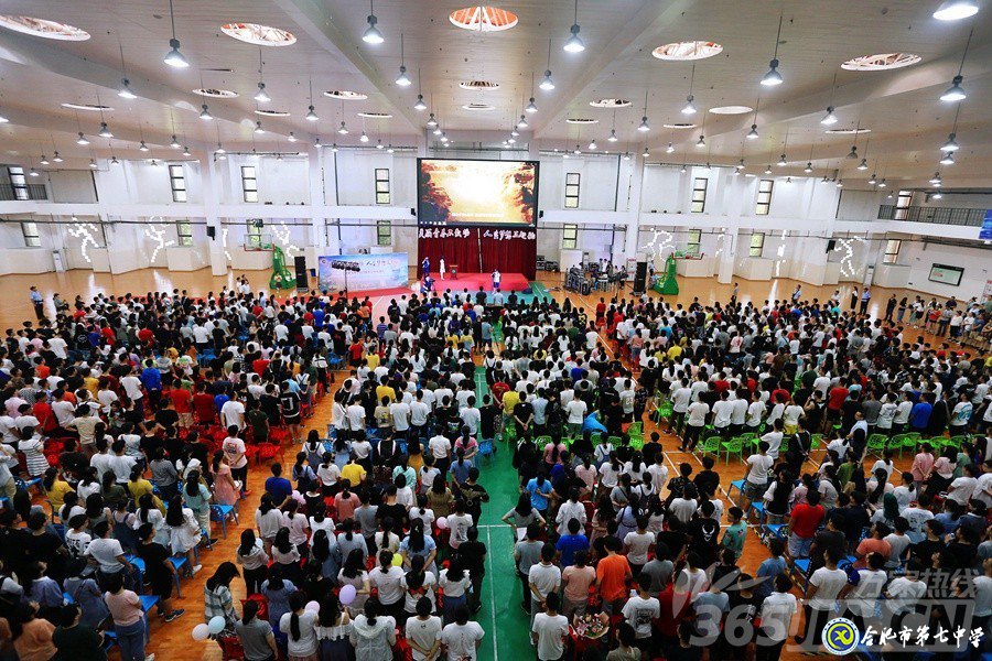 万家热线:美丽青春不散场 人生梦想正起航” 直击luck18平台2019届高三毕业典礼现场(图1)