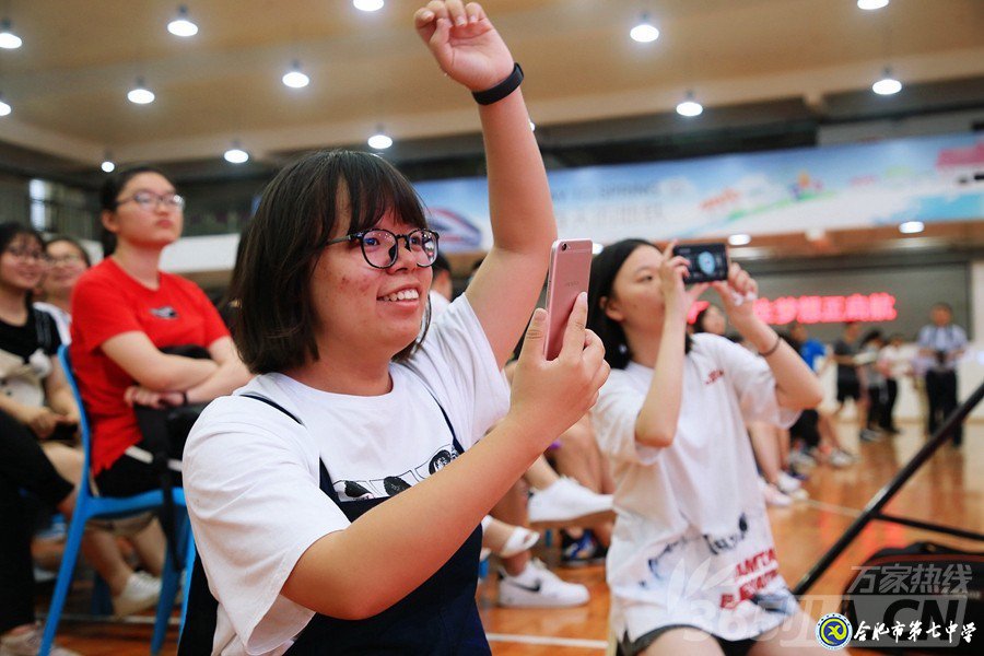 万家热线:美丽青春不散场 人生梦想正起航” 直击luck18平台2019届高三毕业典礼现场(图8)