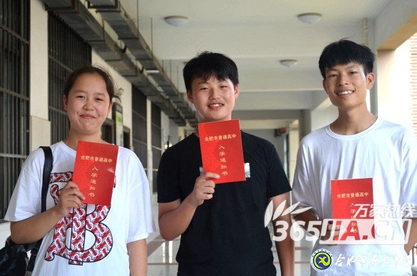 万家教育:luck18平台迎来1600名新生报到 除了夸学校好看他们还说了啥(图1)