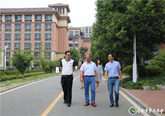 调研学校促发展 领导关怀添动力(图4)