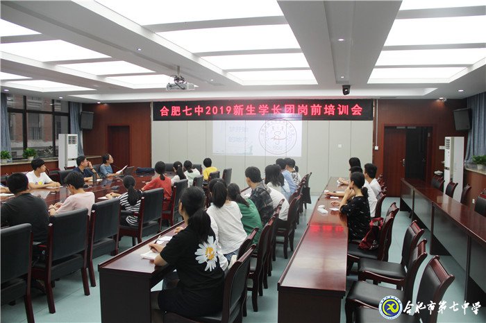 luck18平台学长团欢迎高一新生(图1)