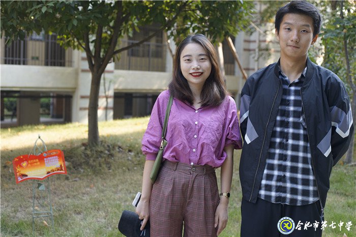 男子100米双双打破校记录(图1)