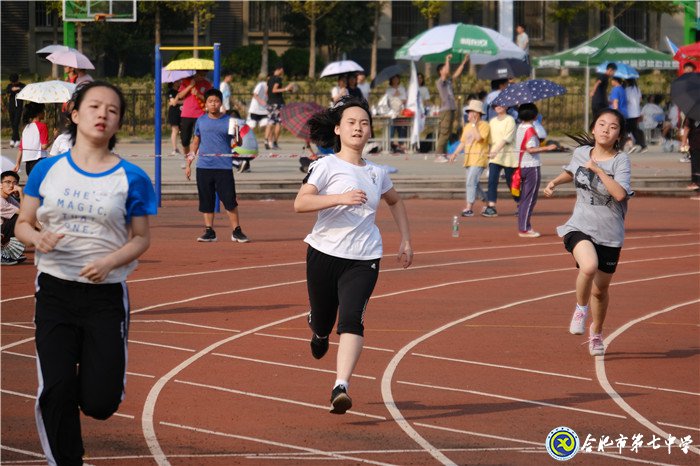 韧性坚持5000米赛场 呵护凝聚班集体精神(图8)