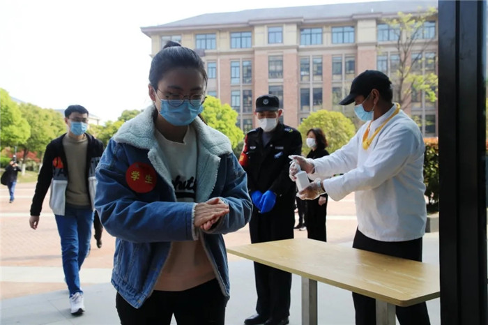 luck18平台举行2020年春季开学疫情防控应急演练活动(图19)