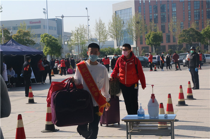 共赴春天的约会 追逐夏天的梦想(图3)