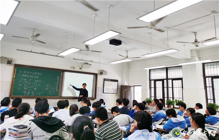 高二生物组骨干教师齐发力、引风采、促成长(图2)