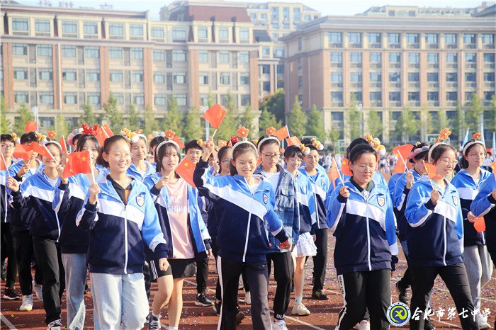 青春作伴歌舞盛 家国在心意气扬(图2)