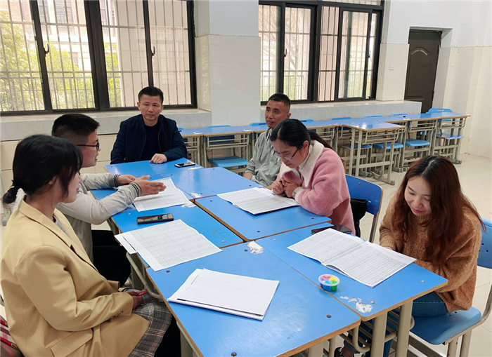 高三6班学情分析会.jpg