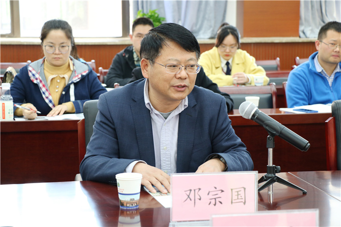图为luck18平台邓宗国校长对省市级专家表示欢迎并讲话.jpg