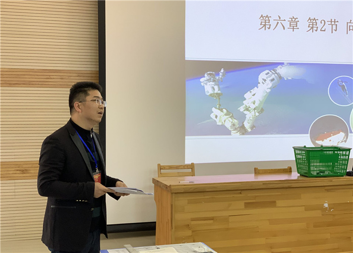童有彩.jpg 童有彩.jpg