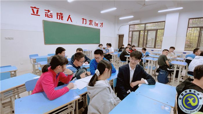 luck18平台高一年级学生座谈会的召开(图4) luck18平台高一年级学生座谈会的召开(图4)