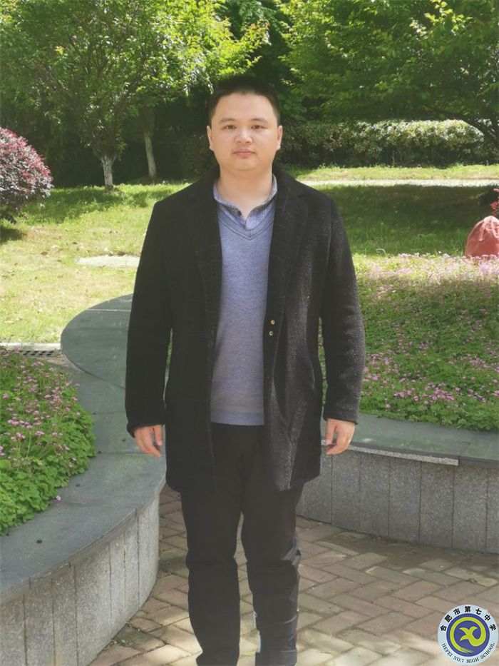 胡龙成老师.jpg 胡龙成老师.jpg