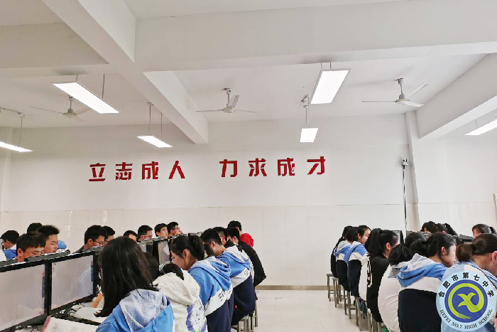 付莲莲-听课.png