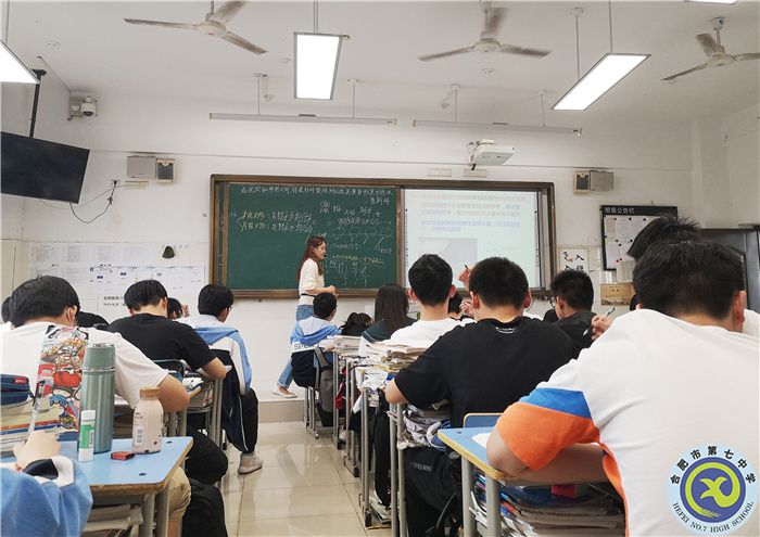 李万瑞老师课堂.jpg 李万瑞老师课堂.jpg