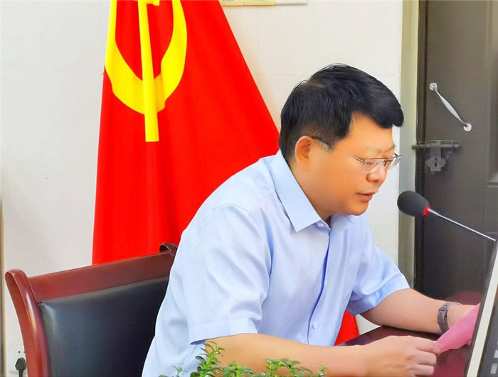 邓校通过广播为高三学子壮行讲话.jpg 邓校通过广播为高三学子壮行讲话.jpg