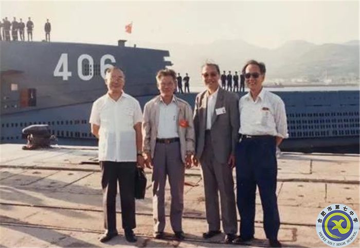 △中国核潜艇第一任总设计师彭士禄(左二),副总设计师赵仁恺(左一)、黄纬禄(右二)、黄旭华(右一).jpg △中国核潜艇第一任总设计师彭士禄(左二),副总设计师赵仁恺(左一)、黄纬禄(右二)、黄旭华(右一).jpg