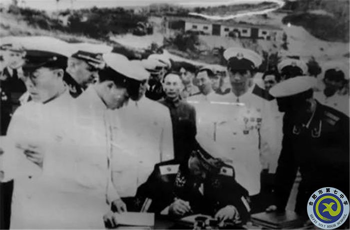 △1954年6月,苏联交付潜艇的签字仪式.jpg △1954年6月,苏联交付潜艇的签字仪式.jpg