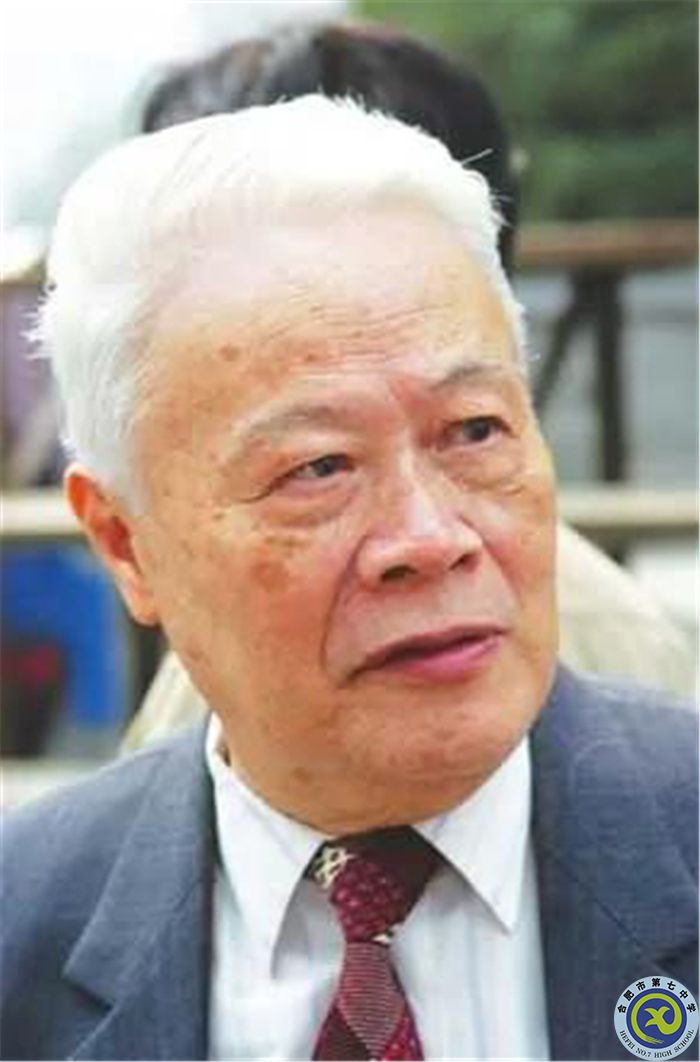 △负责为起草新中国第一部宪法整理材料的法学家许崇德.jpg △负责为起草新中国第一部宪法整理材料的法学家许崇德.jpg