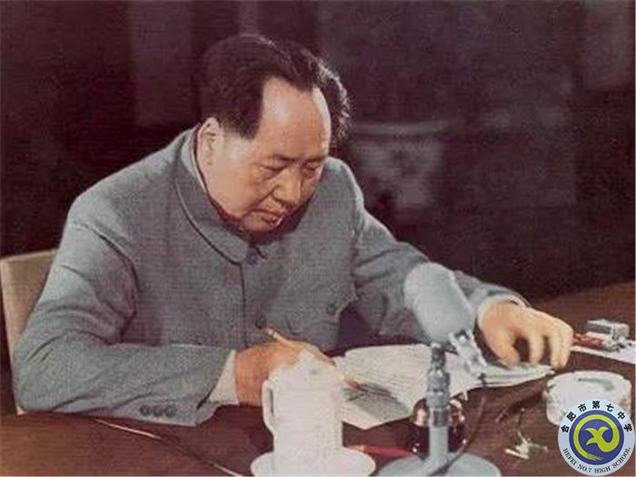 △毛泽东主持起草新中国第一部宪法.jpg △毛泽东主持起草新中国第一部宪法.jpg