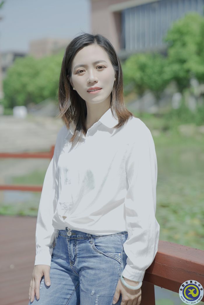 曾艳_副本.jpg 曾艳_副本.jpg